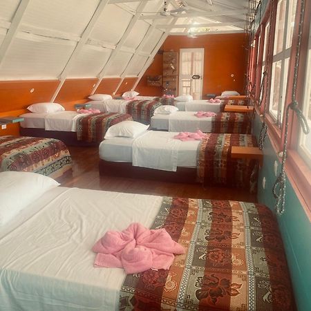Hotel La Casa Rosada Lívingston エクステリア 写真