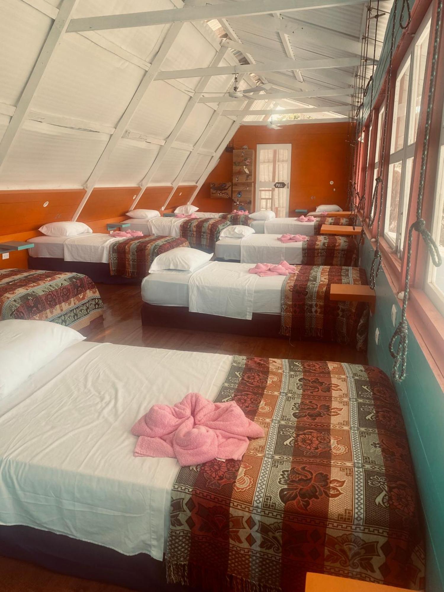 Hotel La Casa Rosada Lívingston エクステリア 写真