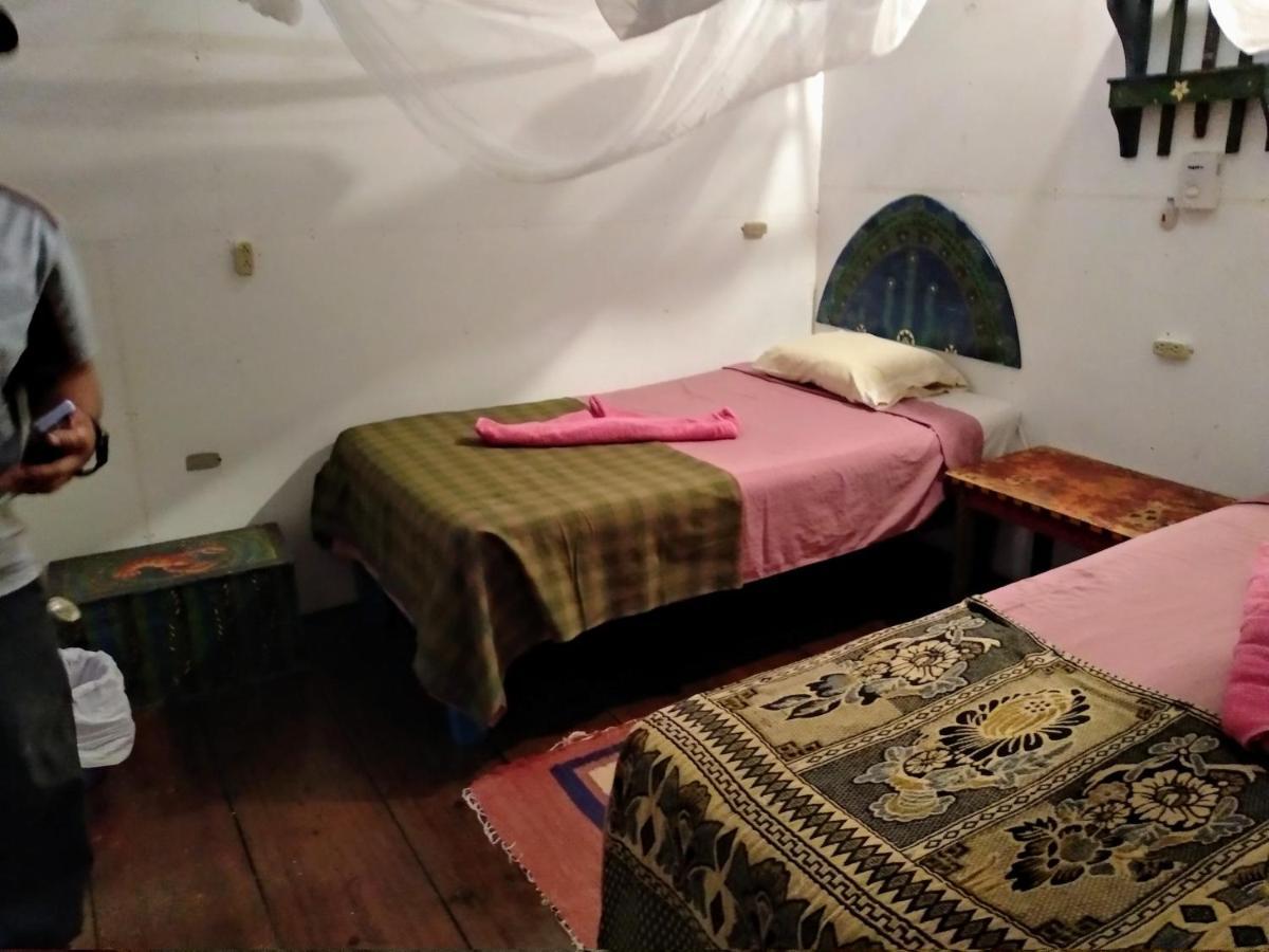 Hotel La Casa Rosada Lívingston エクステリア 写真